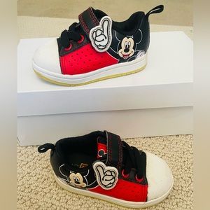 Mickey Mouse Easy Closure Sneakers Unisex Sz 5